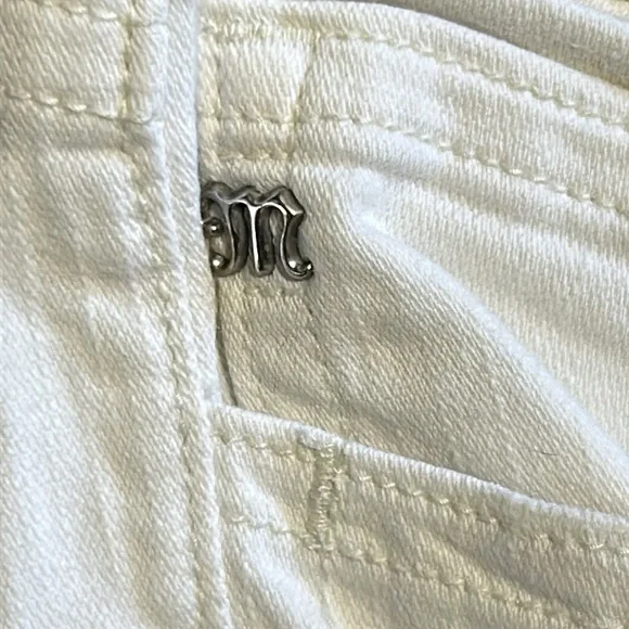 Woman’s Miss Me white distressed, signature capris - size 30 - Picture 16 of 16